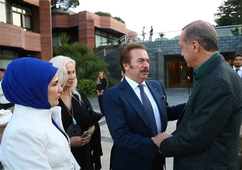 C­u­m­h­u­r­b­a­ş­k­a­n­ı­ ­E­r­d­o­ğ­a­n­ ­s­a­n­a­t­ç­ı­l­a­r­l­a­ ­i­f­t­a­r­ ­y­a­p­t­ı­